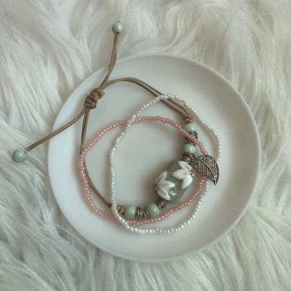Lovely pink/white/nude tones three piece bracelets - Picture 2 of 5
